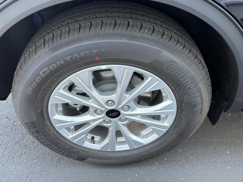 Ford Escape Vehicle Full-screen Gallery Image 5