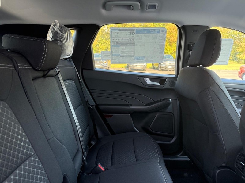 Ford Escape Vehicle Full-screen Gallery Image 6