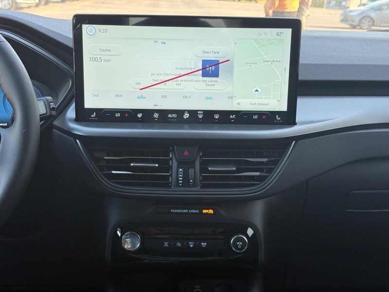 Ford Escape Vehicle Full-screen Gallery Image 8