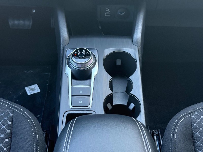 Ford Escape Vehicle Full-screen Gallery Image 9