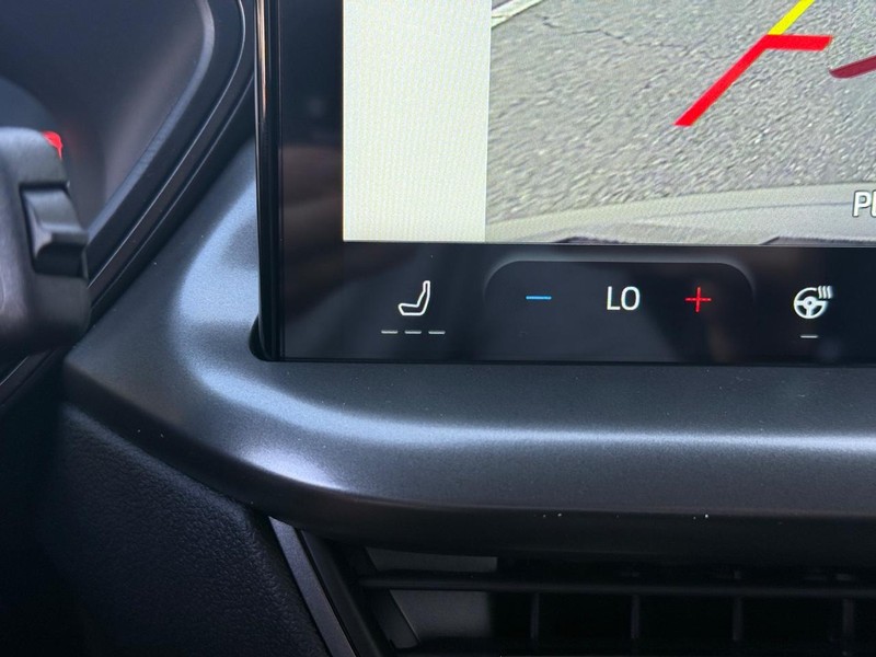 Ford Escape Vehicle Full-screen Gallery Image 15