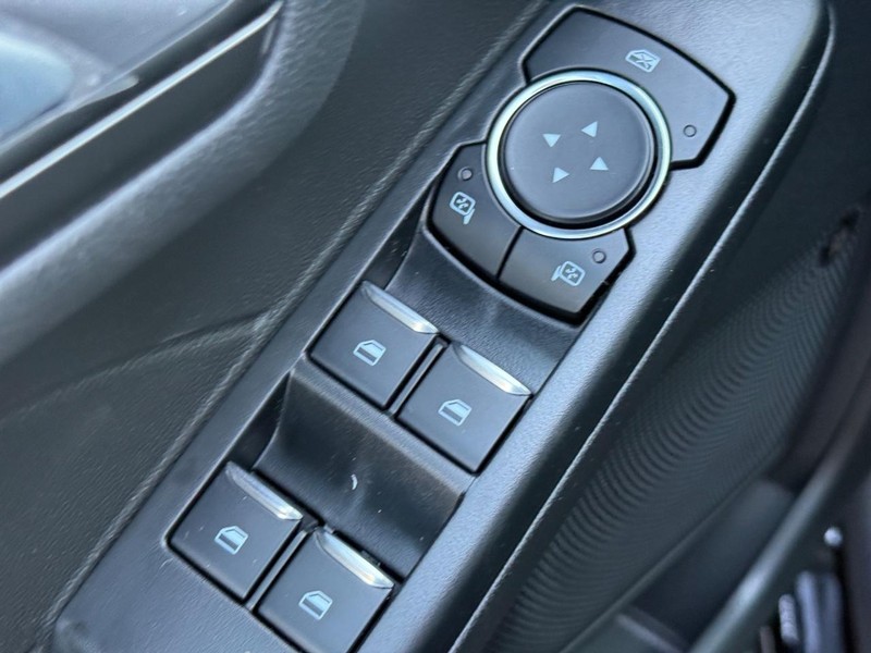 Ford Escape Vehicle Full-screen Gallery Image 16