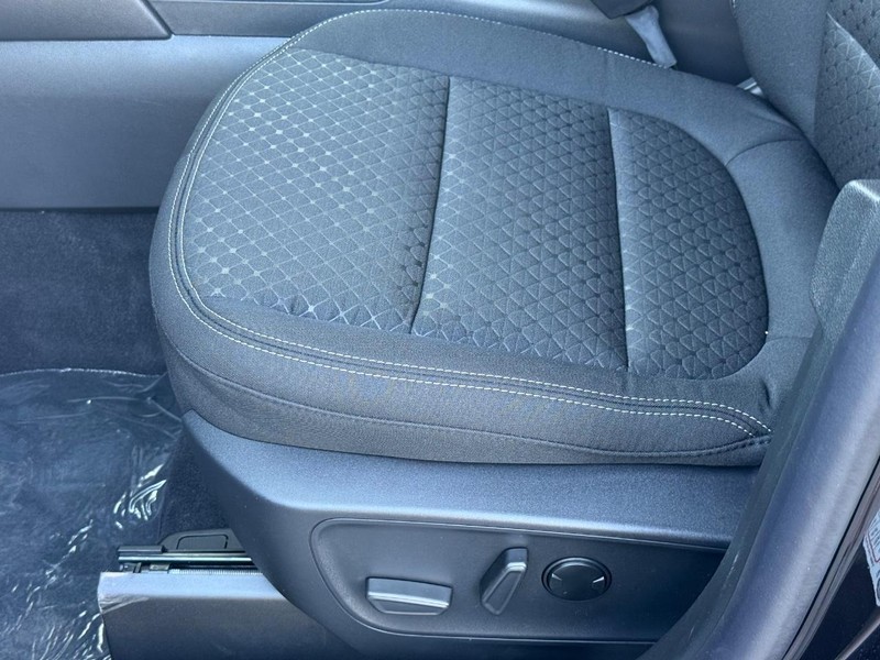 Ford Escape Vehicle Full-screen Gallery Image 17