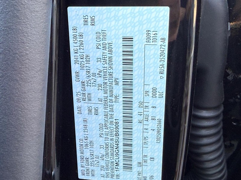 Ford Escape Vehicle Full-screen Gallery Image 18