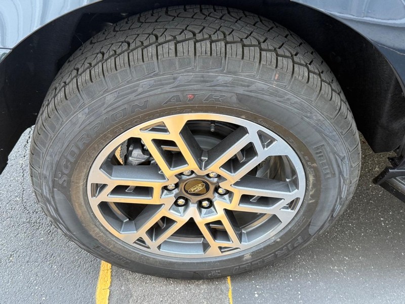 Ford Expedition Vehicle Full-screen Gallery Image 4