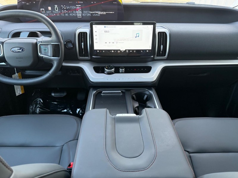 Ford Expedition Vehicle Full-screen Gallery Image 6