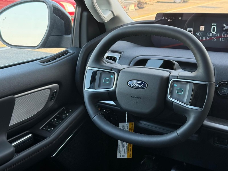 Ford Expedition Vehicle Full-screen Gallery Image 8