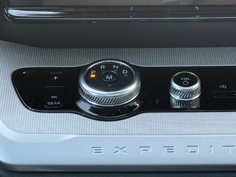 Ford Expedition Vehicle Full-screen Gallery Image 10