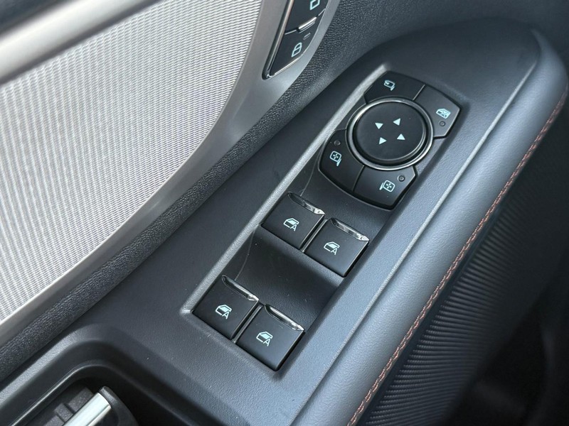 Ford Expedition Vehicle Full-screen Gallery Image 15