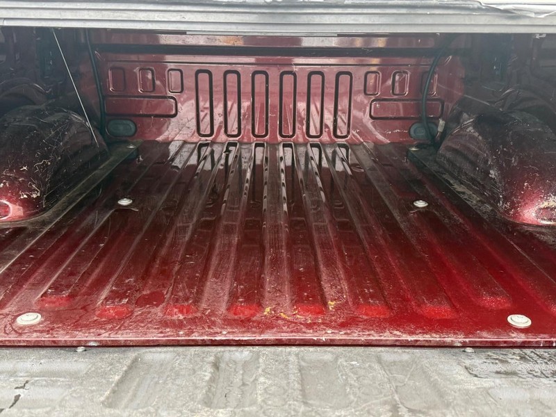 Ford F-150 Vehicle Full-screen Gallery Image 5