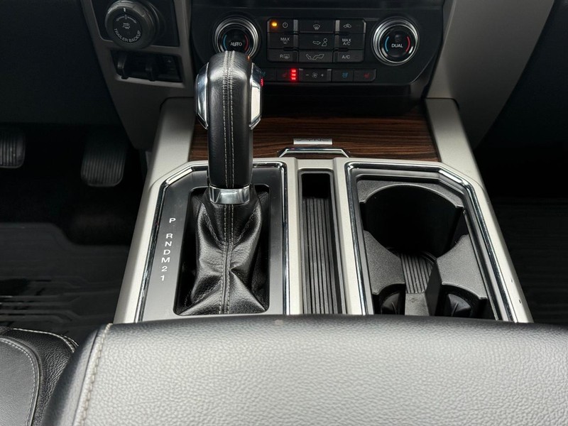 Ford F-150 Vehicle Full-screen Gallery Image 12