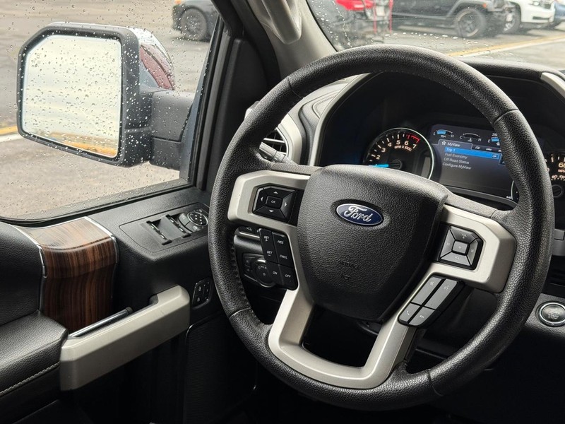 Ford F-150 Vehicle Full-screen Gallery Image 13