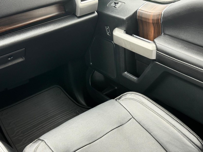 Ford F-150 Vehicle Full-screen Gallery Image 14