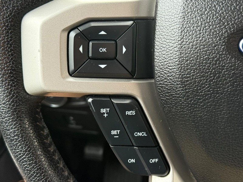 Ford F-150 Vehicle Full-screen Gallery Image 15