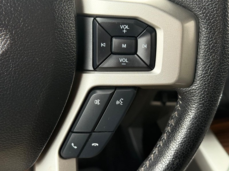 Ford F-150 Vehicle Full-screen Gallery Image 16