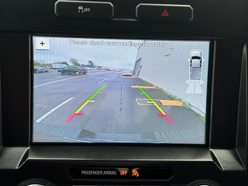 Ford F-150 Vehicle Full-screen Gallery Image 18