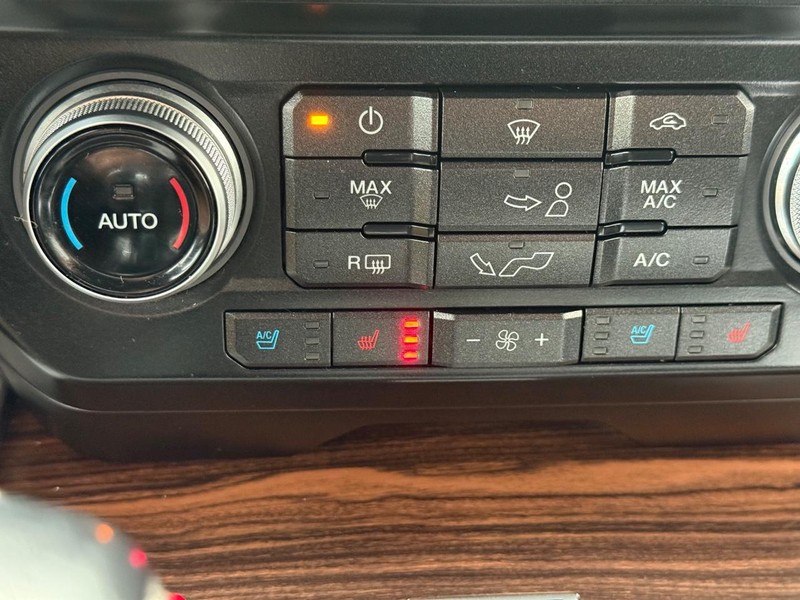 Ford F-150 Vehicle Full-screen Gallery Image 19