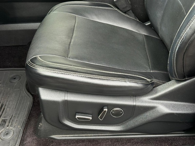 Ford F-150 Vehicle Full-screen Gallery Image 21