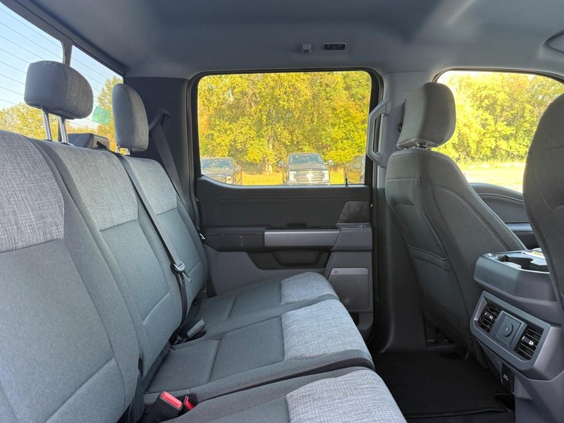 Ford Super Duty F-250 SRW Vehicle Full-screen Gallery Image 5