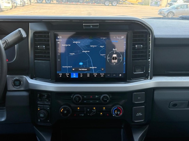 Ford Super Duty F-250 SRW Vehicle Full-screen Gallery Image 7