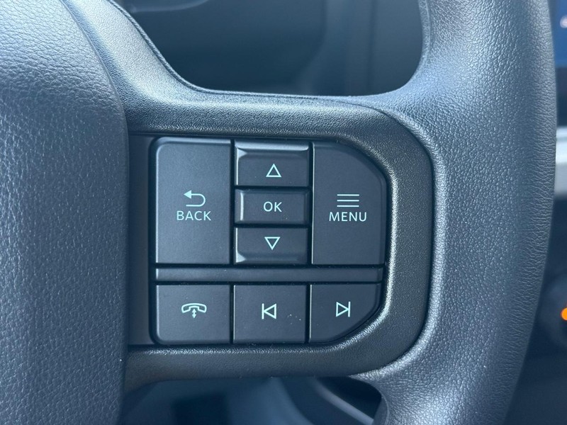 Ford Super Duty F-250 SRW Vehicle Full-screen Gallery Image 12