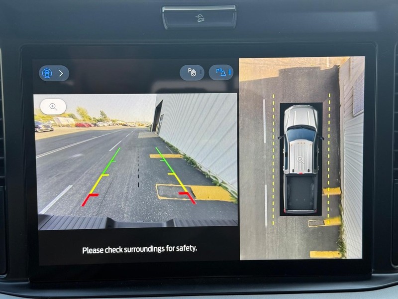 Ford Super Duty F-250 SRW Vehicle Full-screen Gallery Image 13