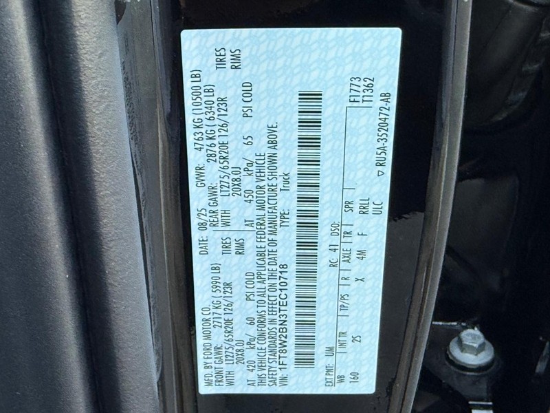 Ford Super Duty F-250 SRW Vehicle Full-screen Gallery Image 17