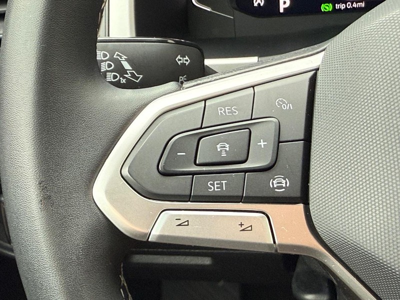 Volkswagen Atlas Cross Sport Vehicle Full-screen Gallery Image 15