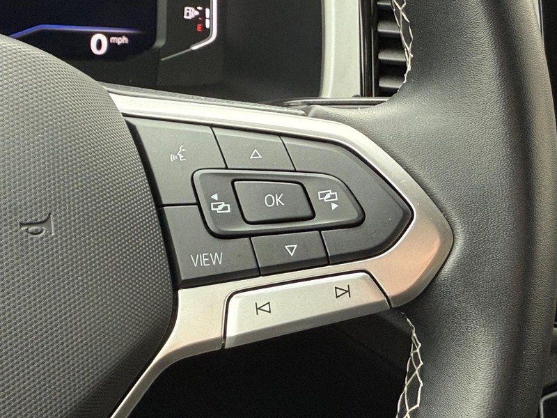 Volkswagen Atlas Cross Sport Vehicle Full-screen Gallery Image 16