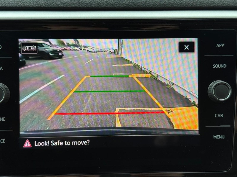 Volkswagen Atlas Cross Sport Vehicle Full-screen Gallery Image 18