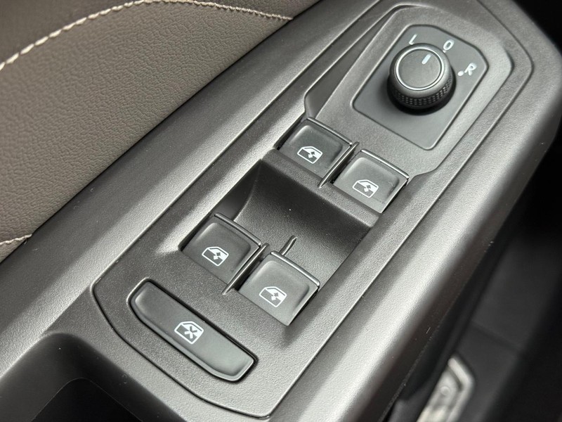 Volkswagen Atlas Cross Sport Vehicle Full-screen Gallery Image 20