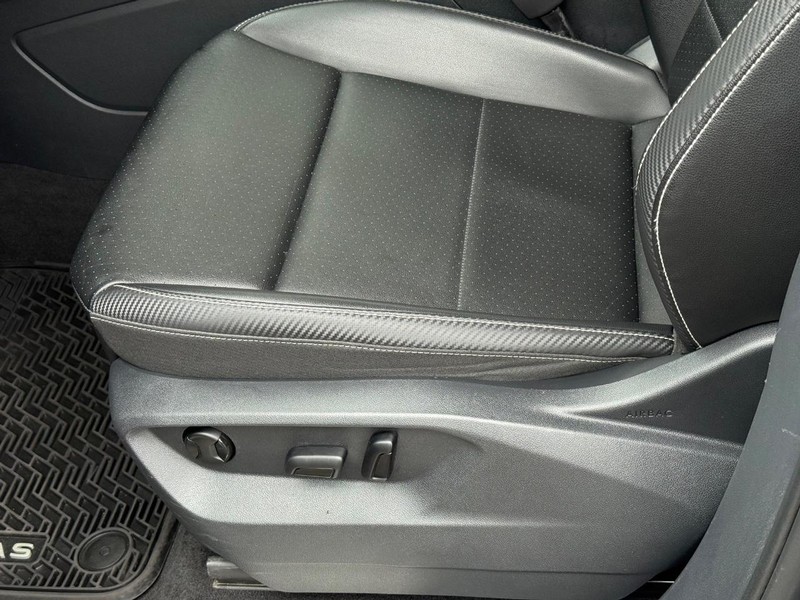 Volkswagen Atlas Cross Sport Vehicle Full-screen Gallery Image 21