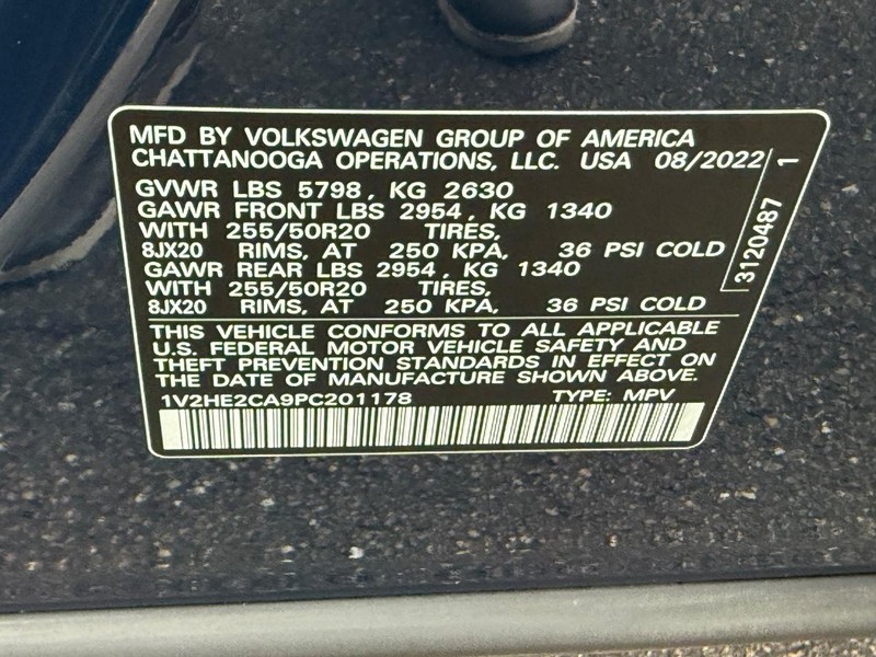 Volkswagen Atlas Cross Sport Vehicle Full-screen Gallery Image 22