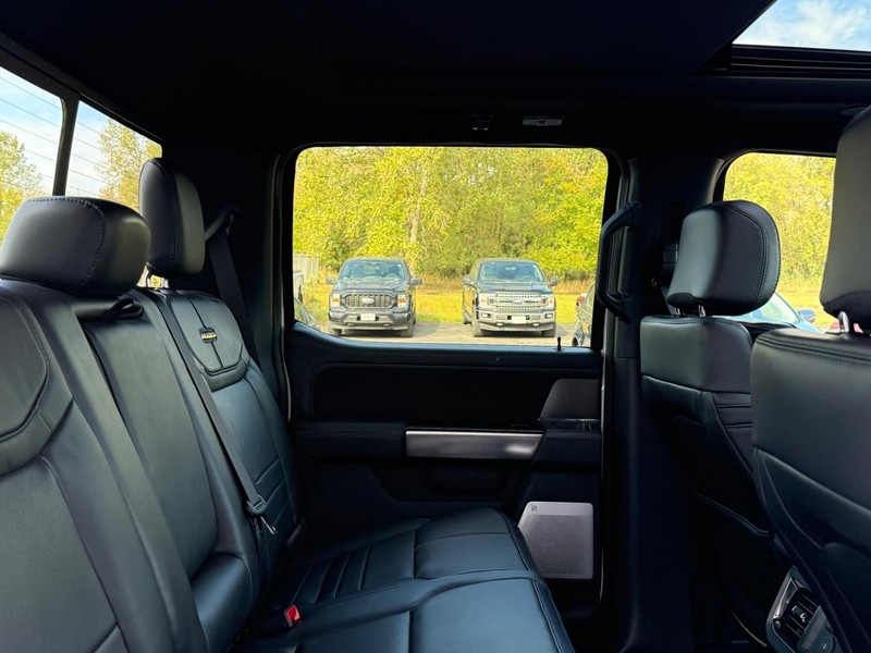 Ford Super Duty F-350 DRW Vehicle Full-screen Gallery Image 5