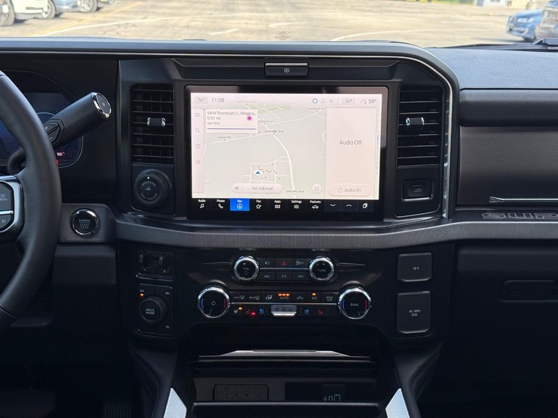 Ford Super Duty F-350 DRW Vehicle Full-screen Gallery Image 7