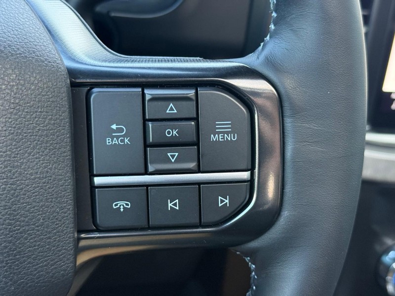 Ford Super Duty F-350 DRW Vehicle Full-screen Gallery Image 12