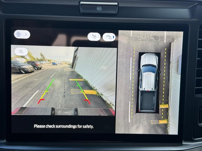 Ford Super Duty F-350 DRW Vehicle Full-screen Gallery Image 13