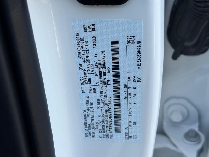 Ford Super Duty F-350 DRW Vehicle Full-screen Gallery Image 17