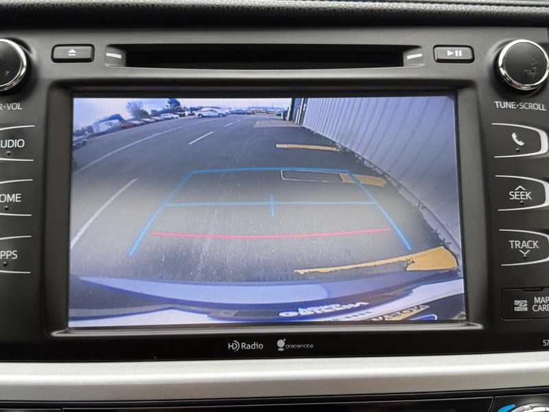 Toyota Highlander Vehicle Full-screen Gallery Image 19