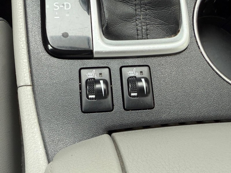 Toyota Highlander Vehicle Full-screen Gallery Image 20