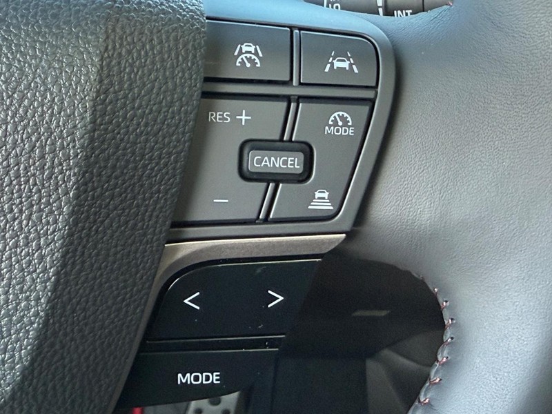 Toyota Camry Vehicle Full-screen Gallery Image 16