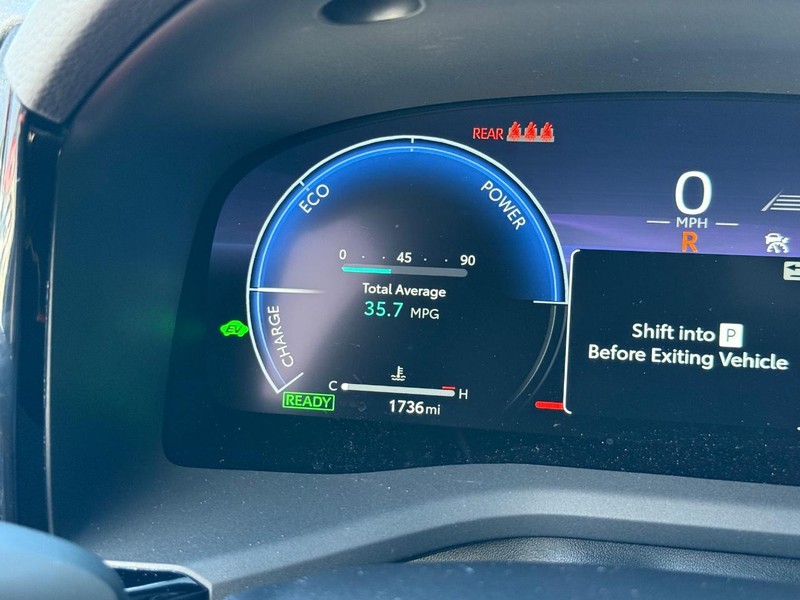 Toyota Camry Vehicle Full-screen Gallery Image 17