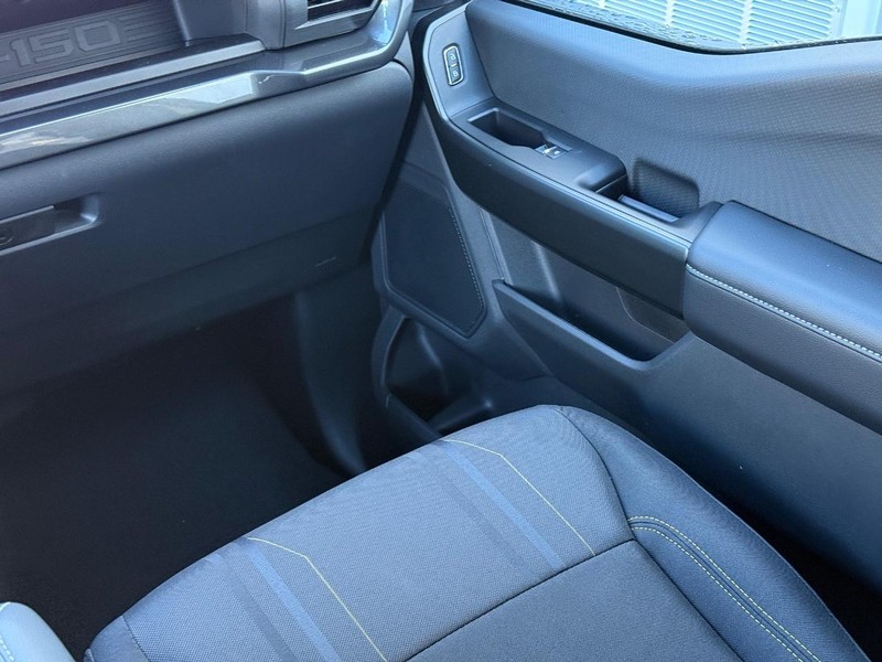 Ford F-150 Vehicle Full-screen Gallery Image 9