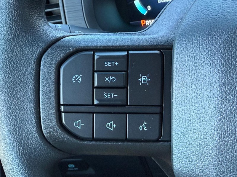 Ford F-150 Vehicle Full-screen Gallery Image 10