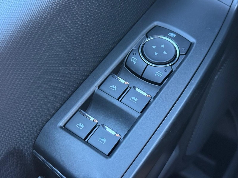 Ford F-150 Vehicle Full-screen Gallery Image 13