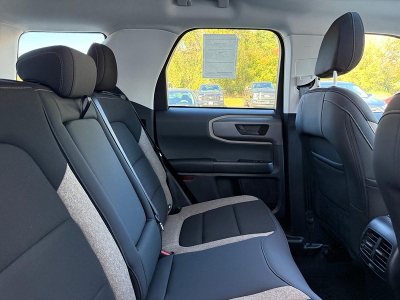 Ford Bronco Sport Vehicle Full-screen Gallery Image 5