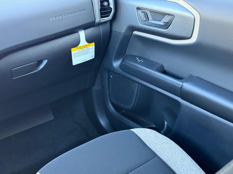 Ford Bronco Sport Vehicle Full-screen Gallery Image 10