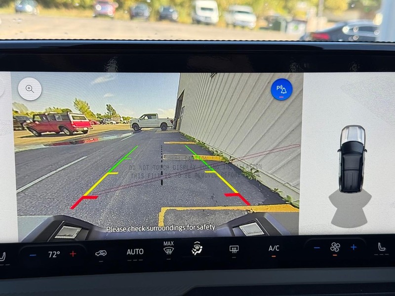 Ford Bronco Sport Vehicle Full-screen Gallery Image 13