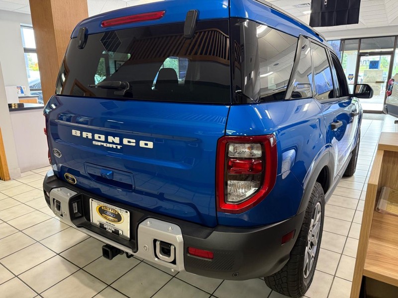 Ford Bronco Sport Vehicle Full-screen Gallery Image 2