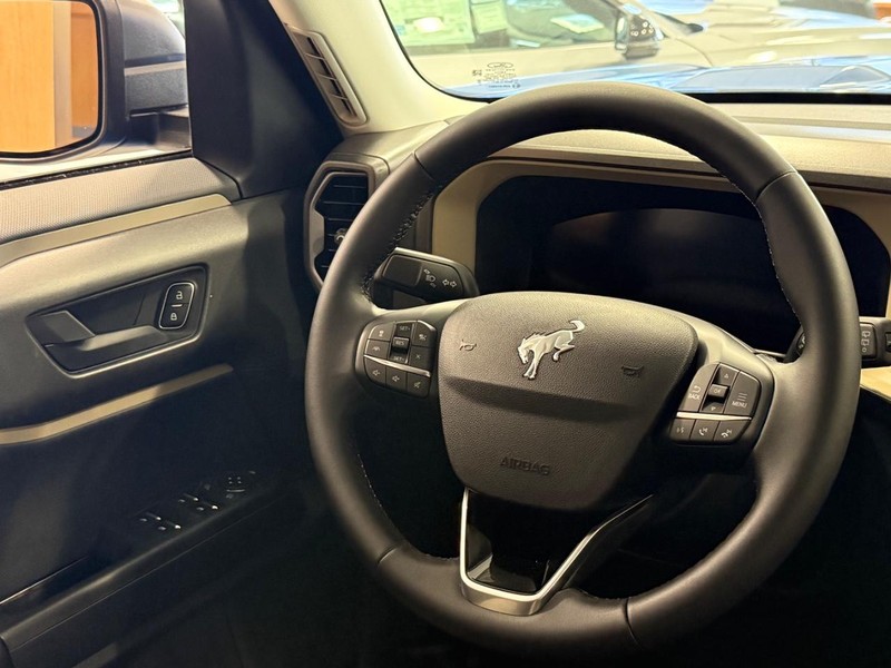 Ford Bronco Sport Vehicle Full-screen Gallery Image 9